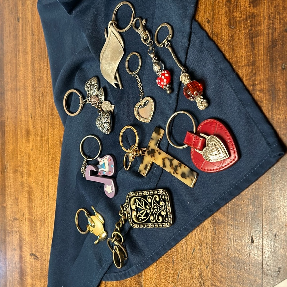 Ten wonderful vintage keychains. Some brand names! Check out the pix !!!